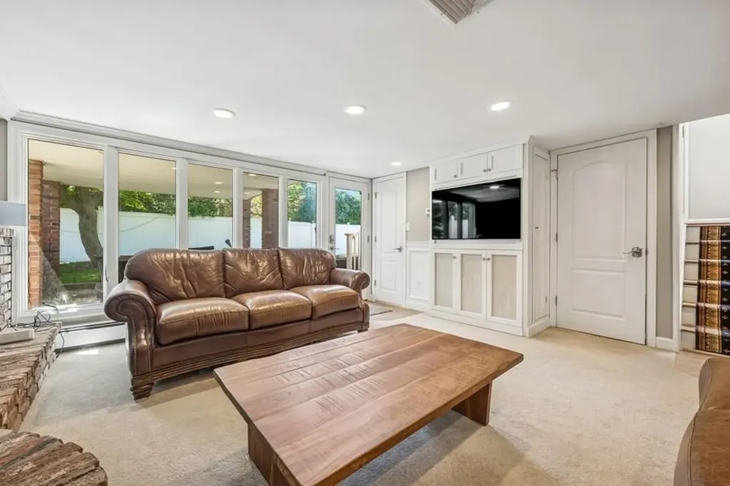 15 Mesa Road Syosset NY 11791