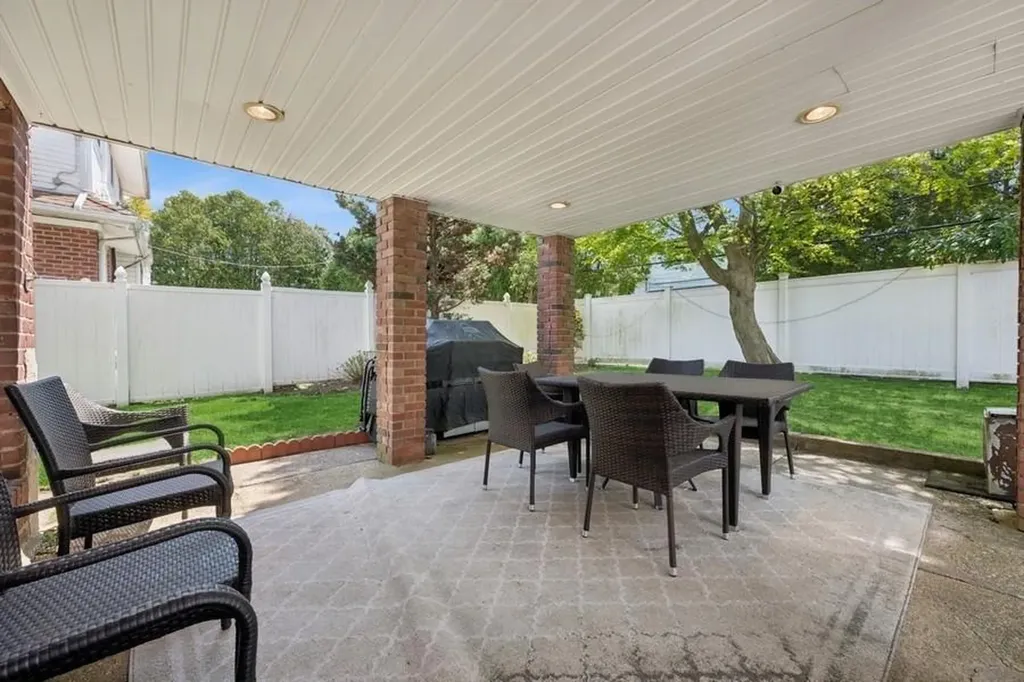 15 Mesa Road Syosset NY 11791