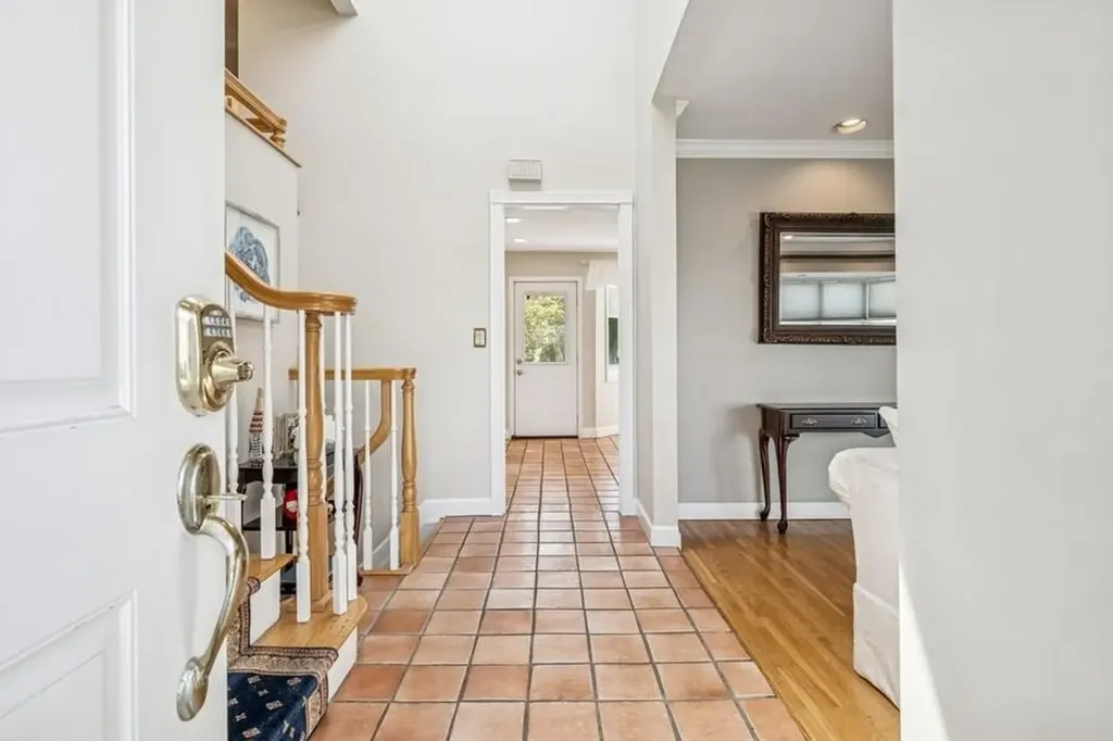 15 Mesa Road Syosset NY 11791
