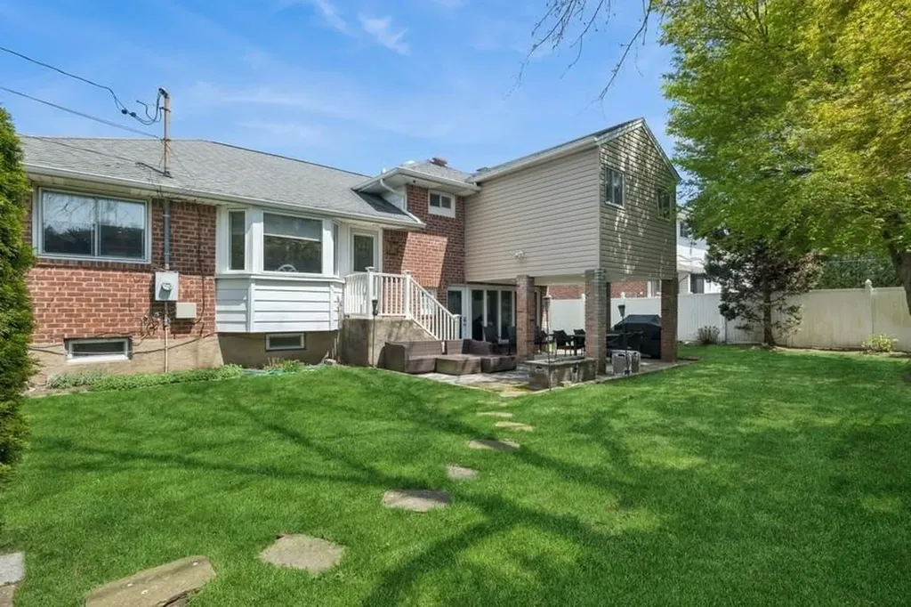 15 Mesa Road Syosset NY 11791