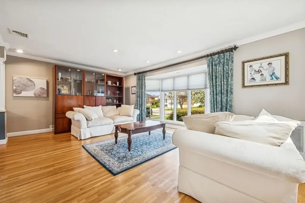 15 Mesa Road Syosset NY 11791