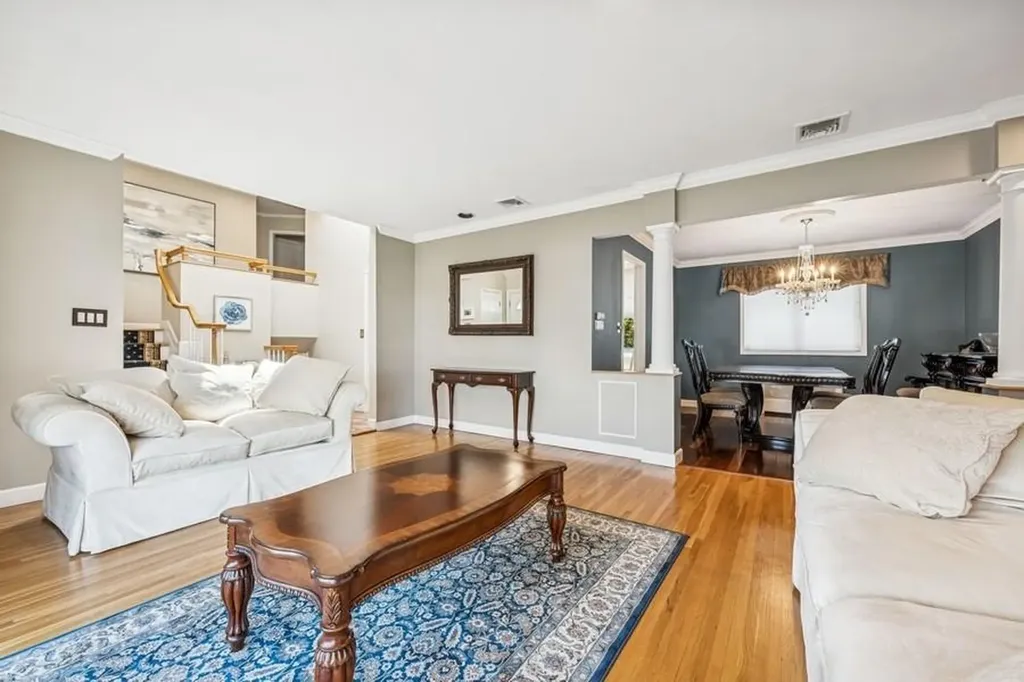 15 Mesa Road Syosset NY 11791