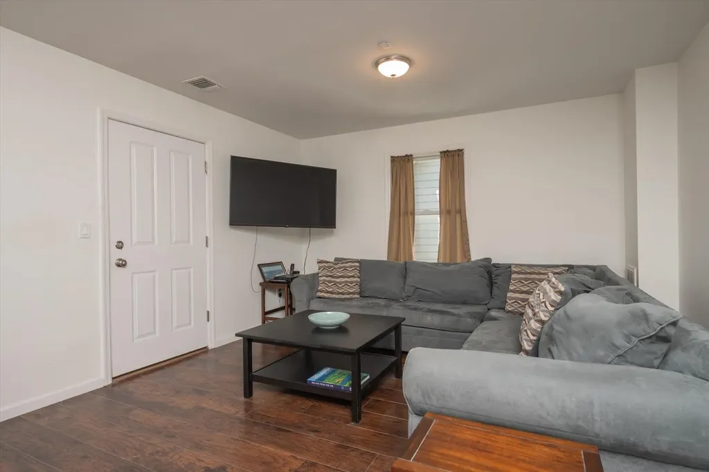 19 West Avenue Lawrence NY 11559