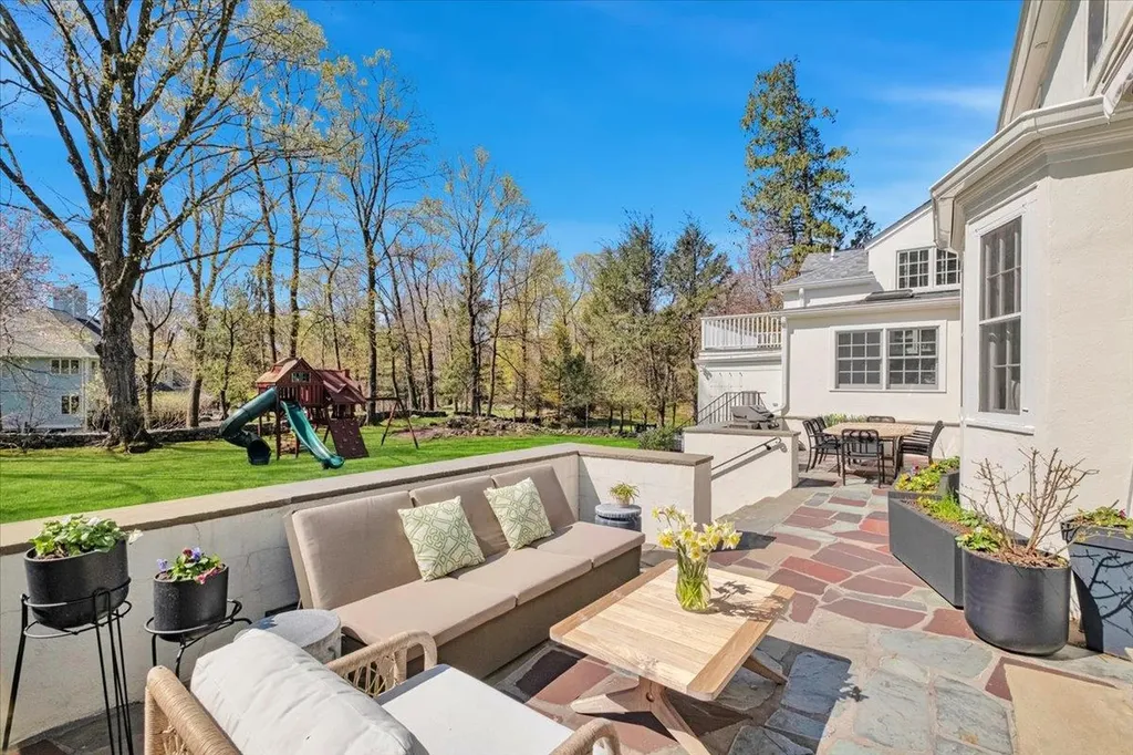55 Deepwood Drive Chappaqua NY 10514