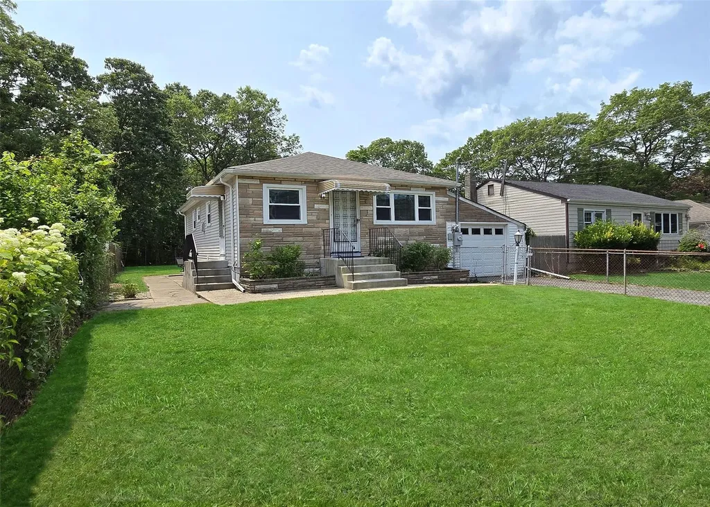 702 Johnson Avenue Ronkonkoma NY 11779