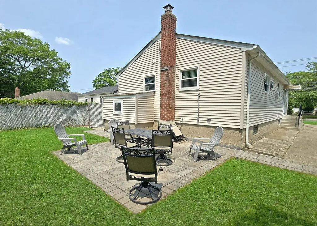 702 Johnson Avenue Ronkonkoma NY 11779