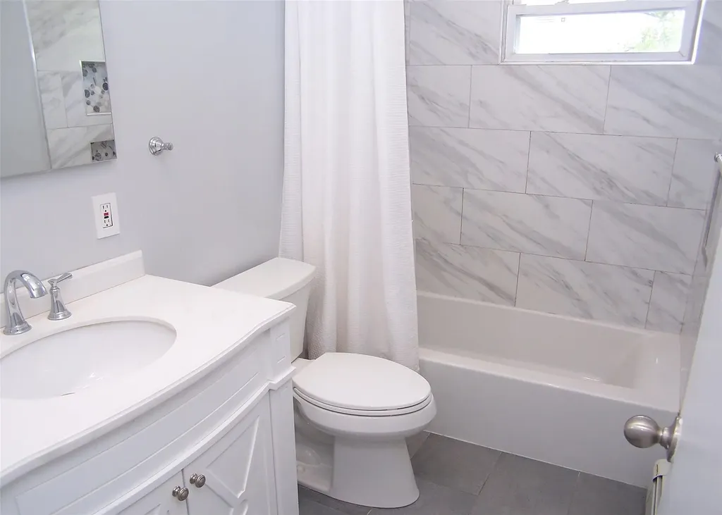 702 Johnson Avenue Ronkonkoma NY 11779