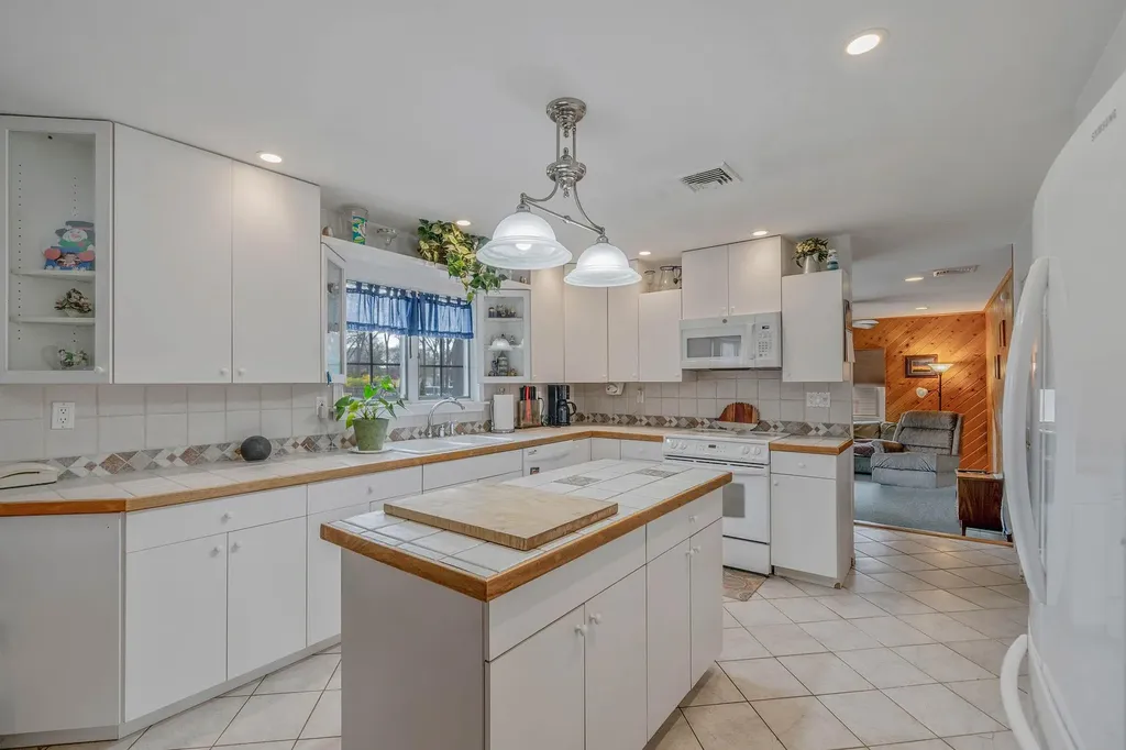 42 Pitt Avenue Deer Park NY 11729
