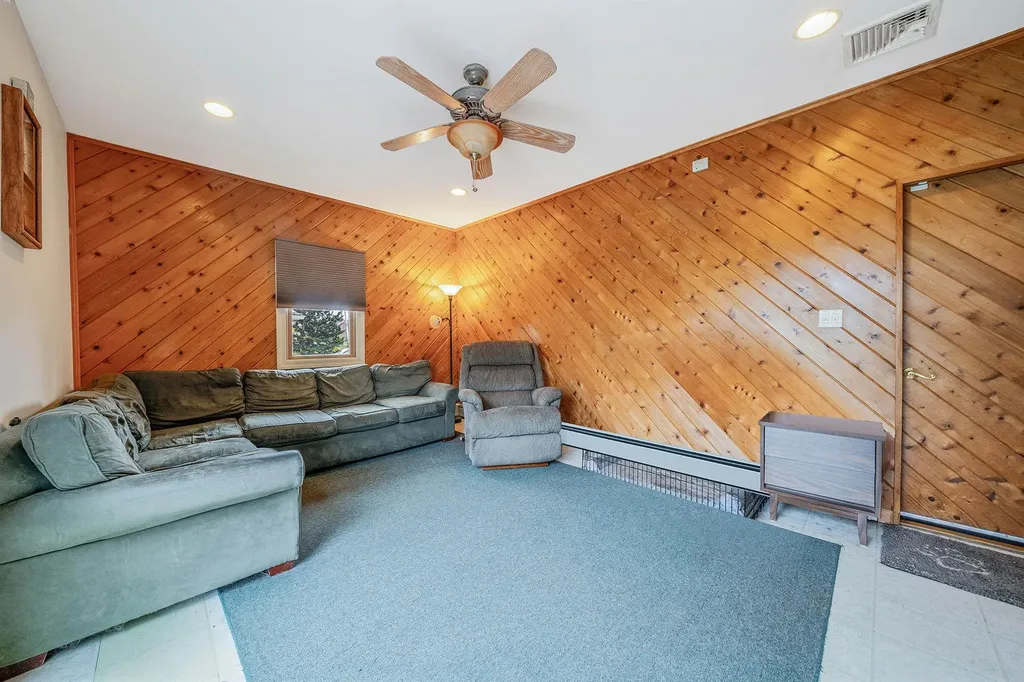 42 Pitt Avenue Deer Park NY 11729