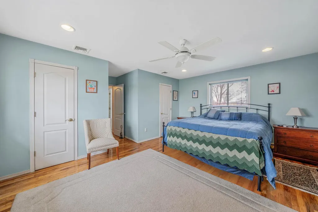 42 Pitt Avenue Deer Park NY 11729