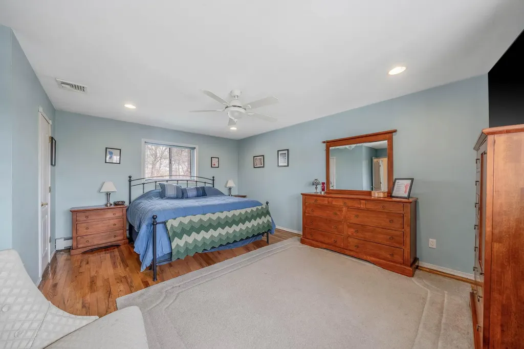 42 Pitt Avenue Deer Park NY 11729