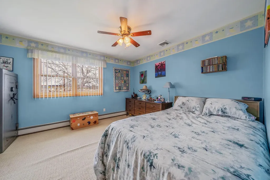 42 Pitt Avenue Deer Park NY 11729