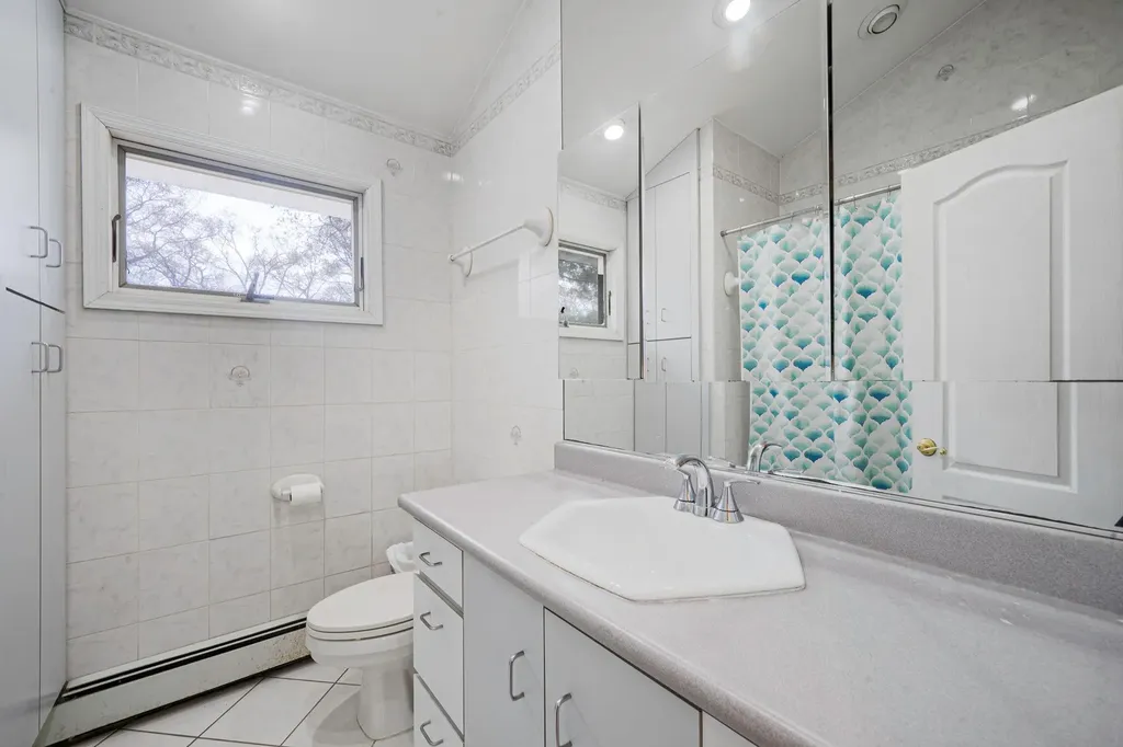 42 Pitt Avenue Deer Park NY 11729