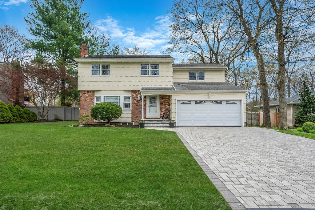 42 Pitt Avenue Deer Park NY 11729