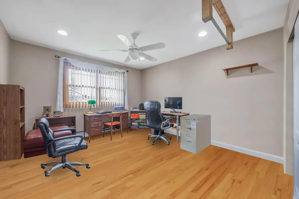 42 Pitt Avenue Deer Park NY 11729