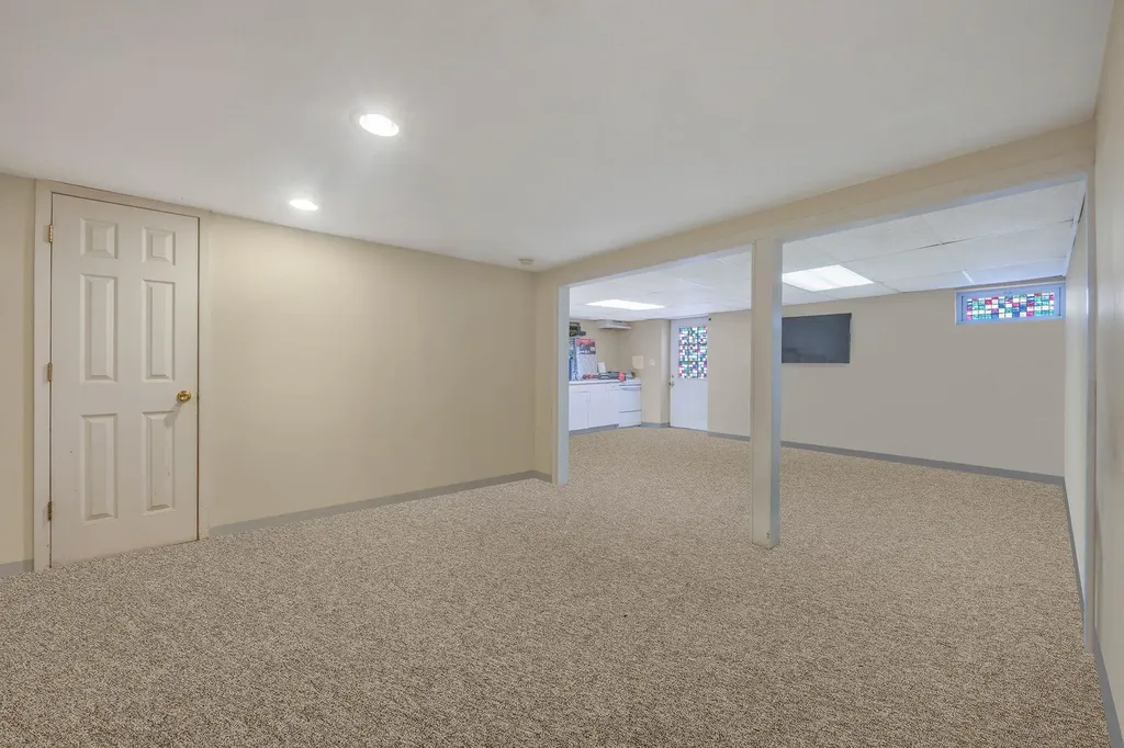 42 Pitt Avenue Deer Park NY 11729