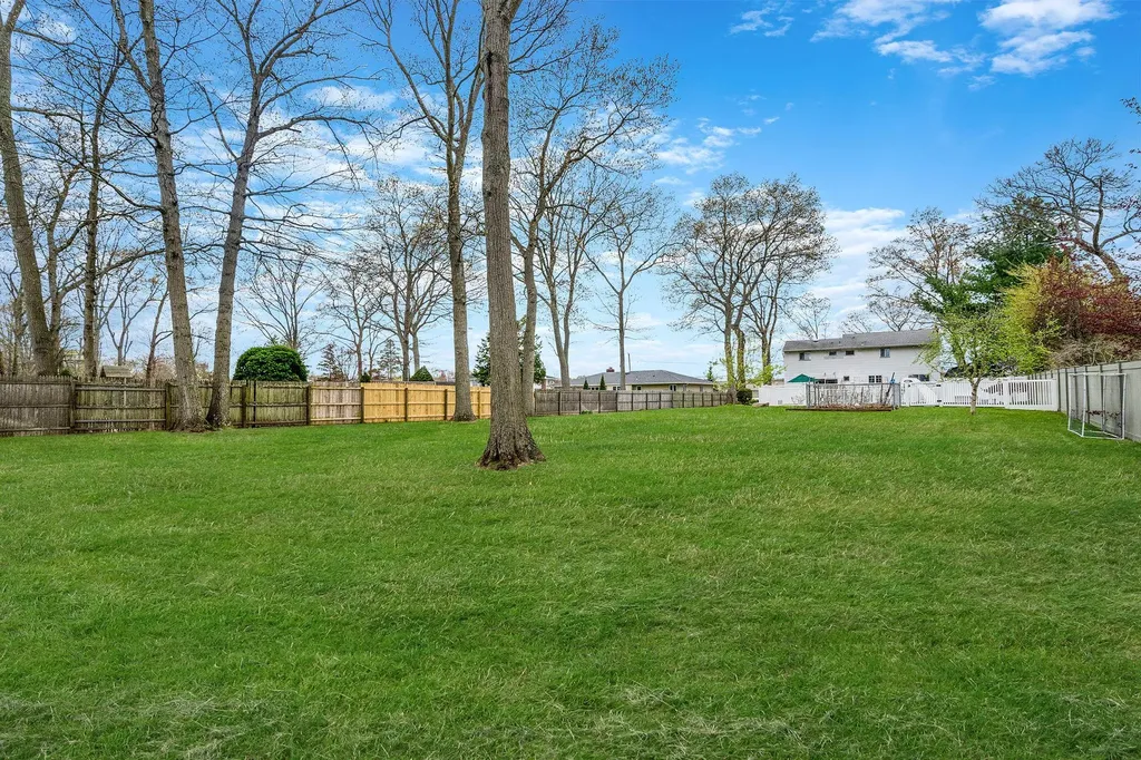 42 Pitt Avenue Deer Park NY 11729