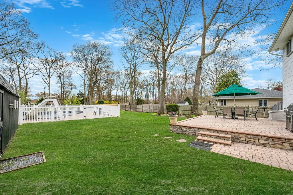 42 Pitt Avenue Deer Park NY 11729