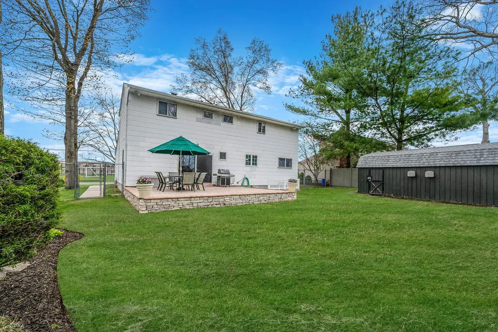 42 Pitt Avenue Deer Park NY 11729