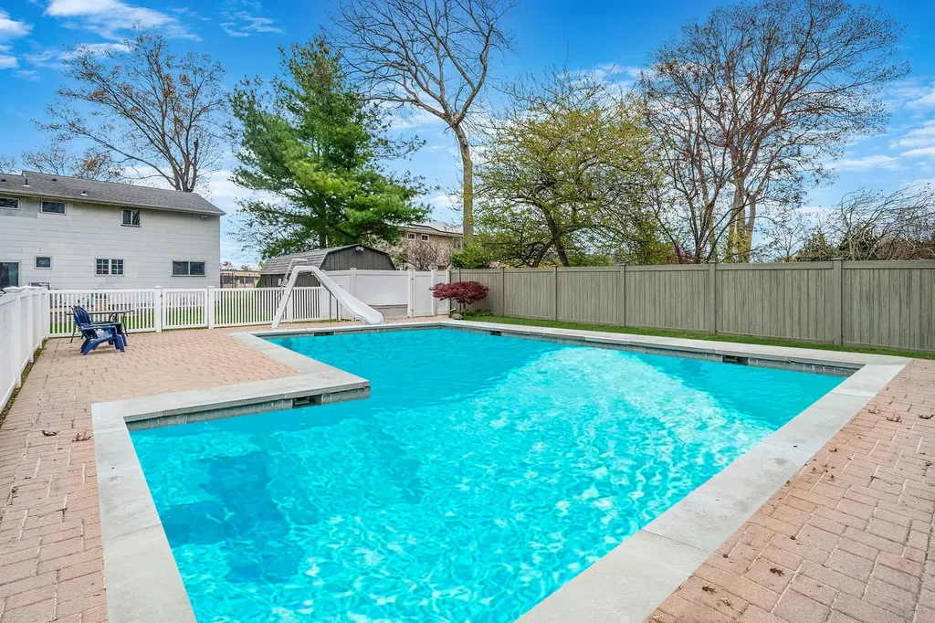 42 Pitt Avenue Deer Park NY 11729