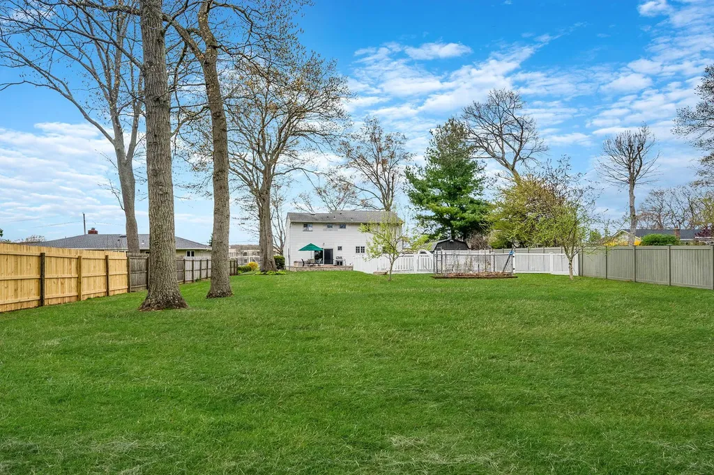 42 Pitt Avenue Deer Park NY 11729