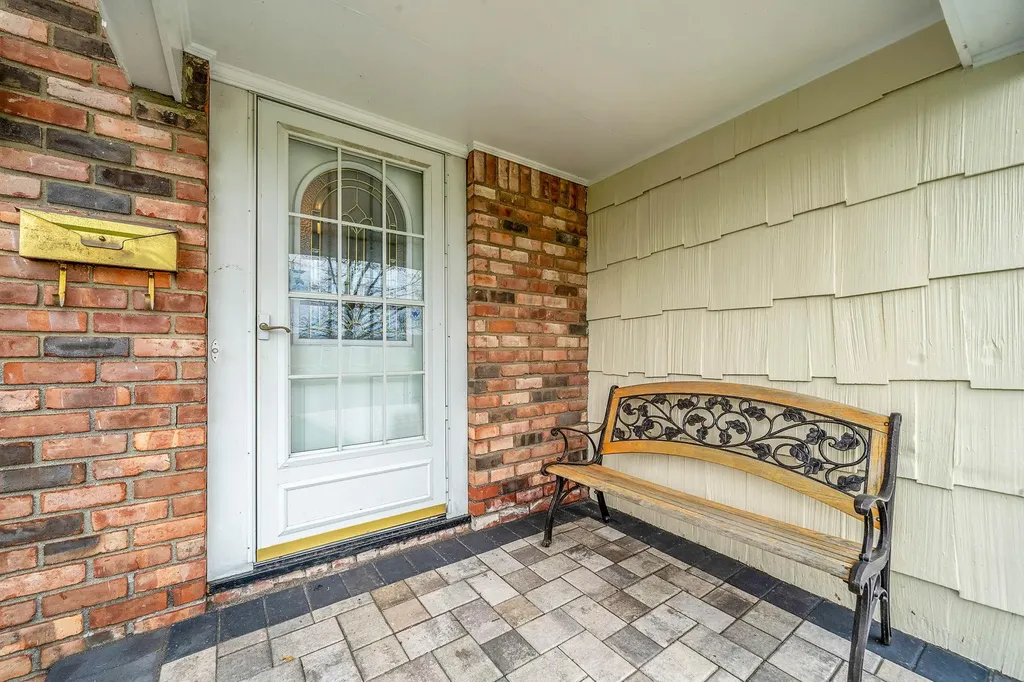 42 Pitt Avenue Deer Park NY 11729