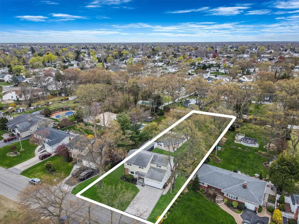 42 Pitt Avenue Deer Park NY 11729
