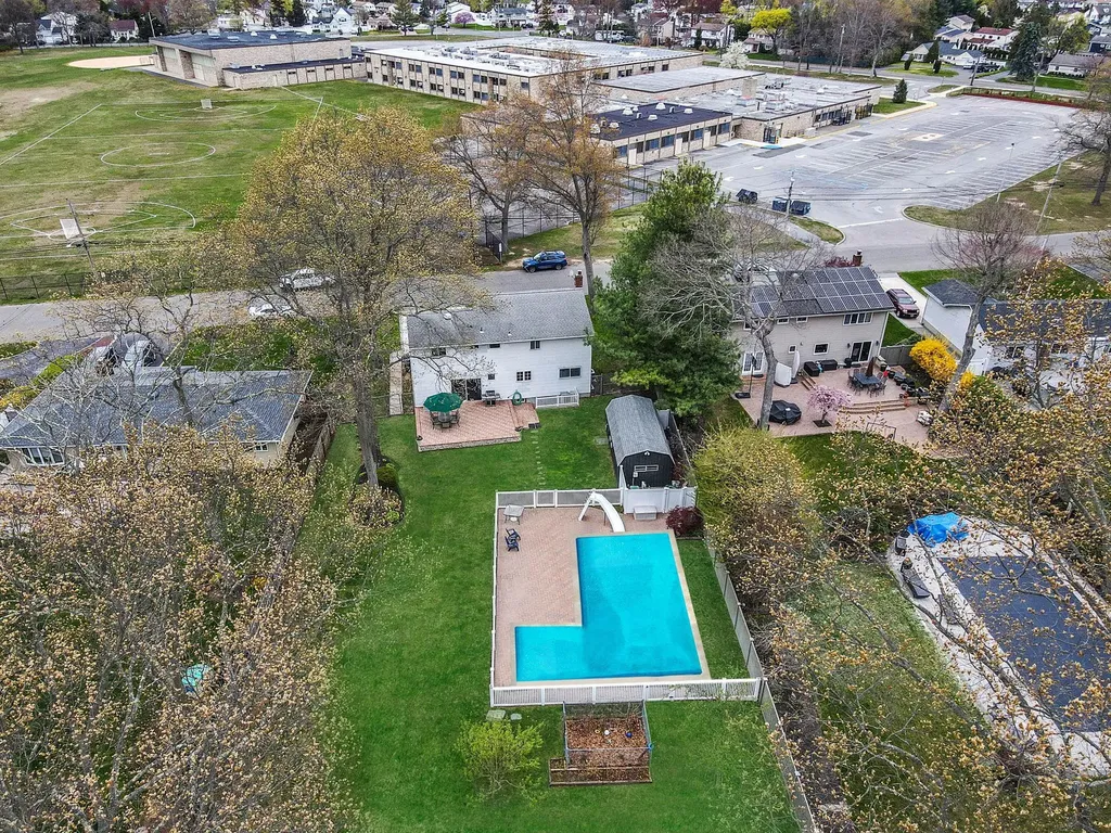 42 Pitt Avenue Deer Park NY 11729