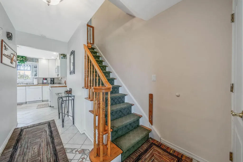 42 Pitt Avenue Deer Park NY 11729