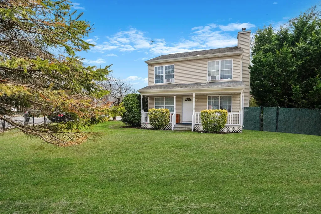 72 Eleanor Avenue Mastic NY 11950