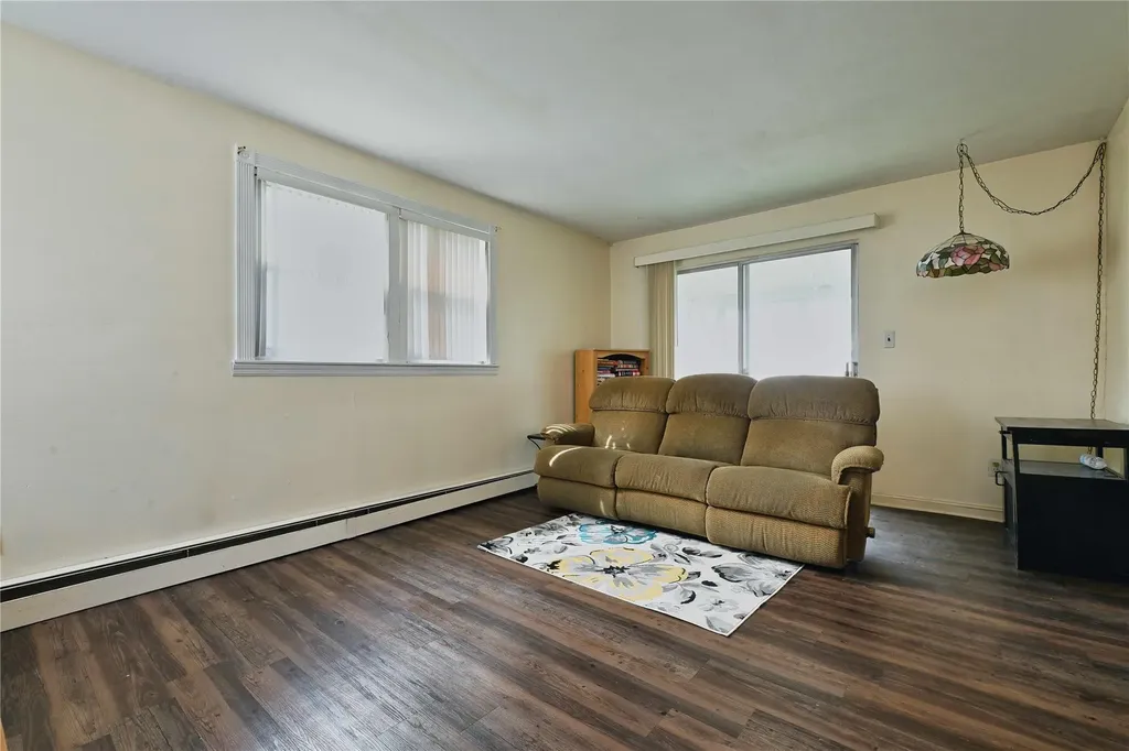 88 Jedwood Place Valley Stream NY 11581