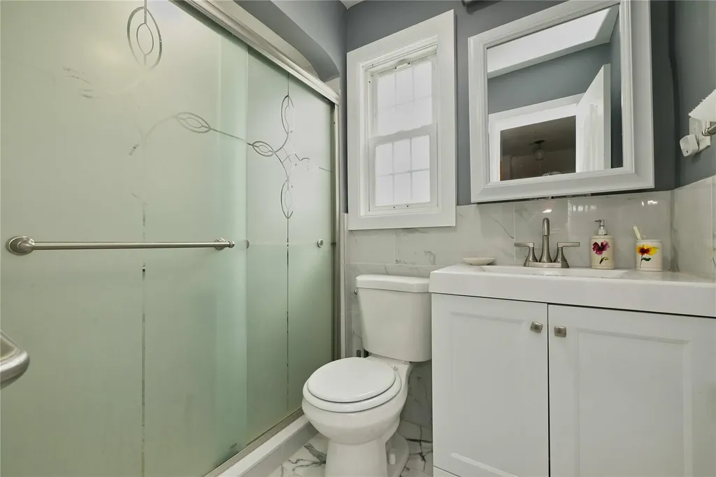 88 Jedwood Place Valley Stream NY 11581