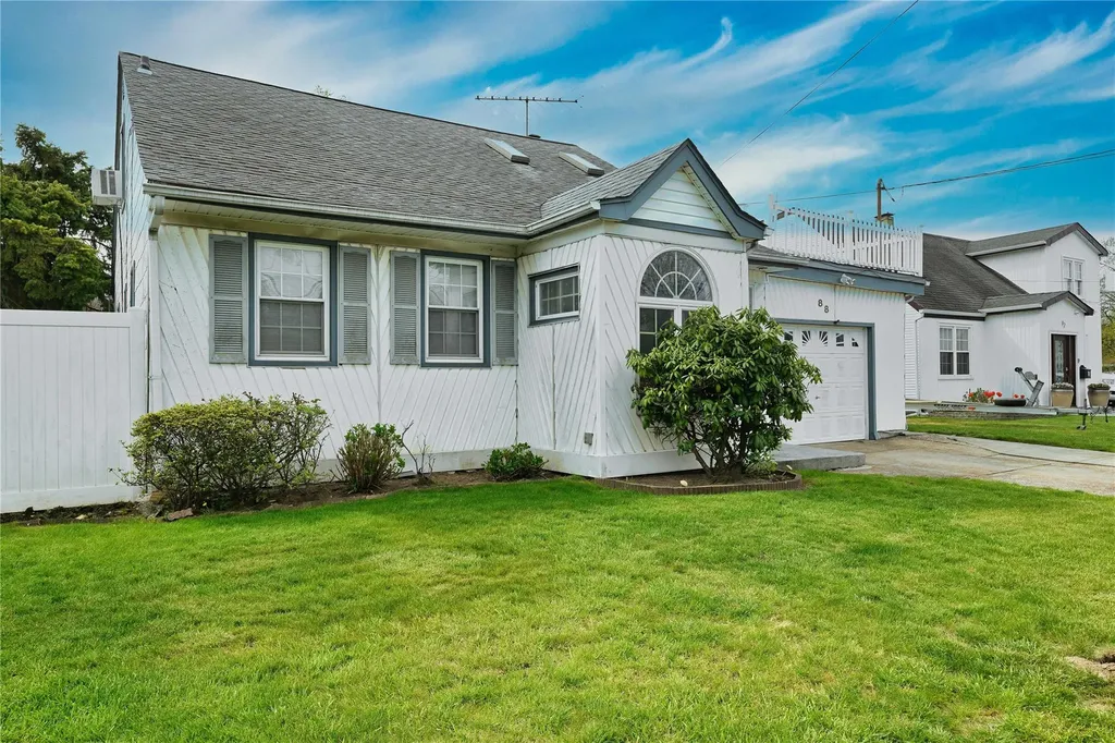 88 Jedwood Place Valley Stream NY 11581