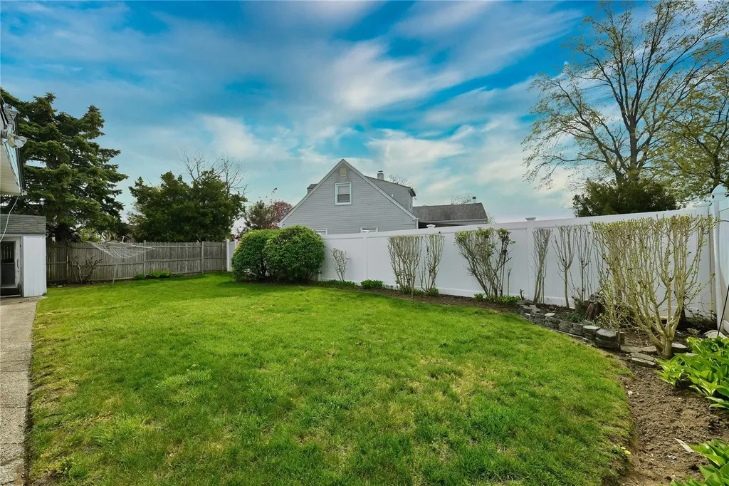 88 Jedwood Place Valley Stream NY 11581