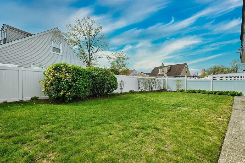 88 Jedwood Place Valley Stream NY 11581