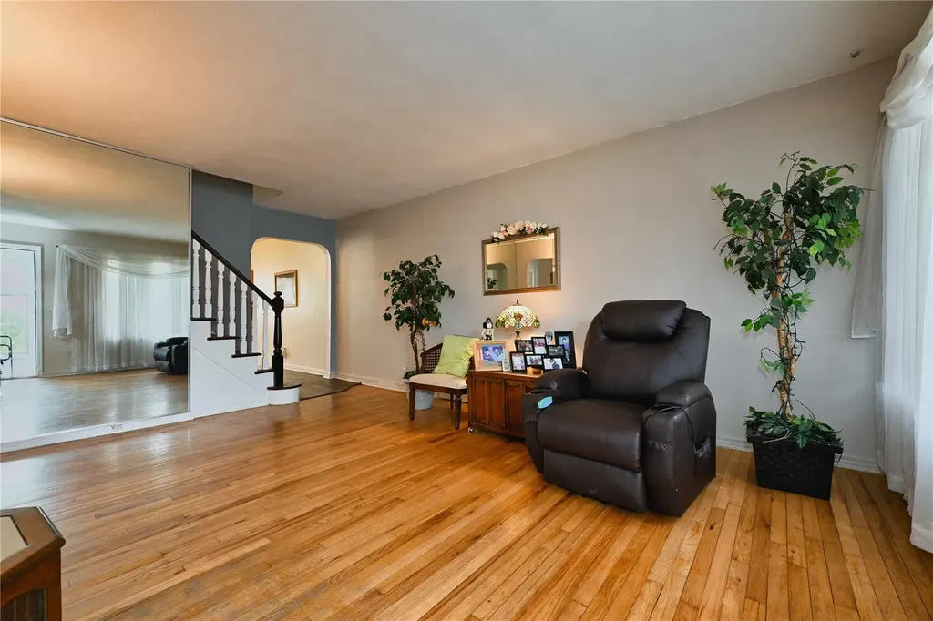 88 Jedwood Place Valley Stream NY 11581