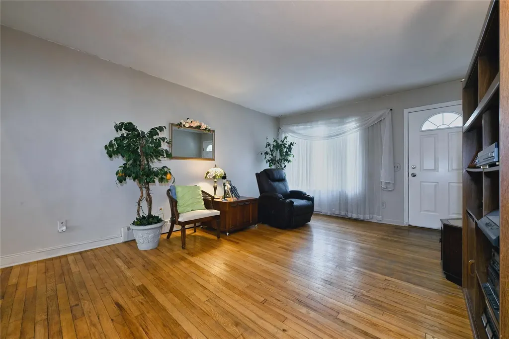 88 Jedwood Place Valley Stream NY 11581