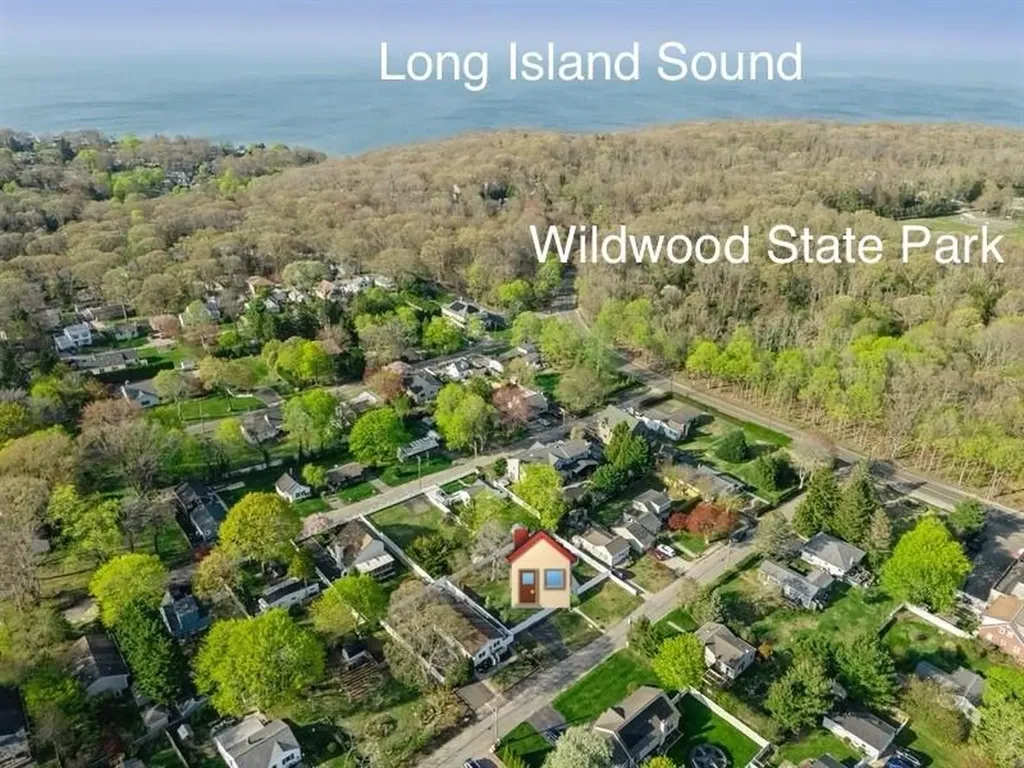 94 16th Street Wading River NY 11792