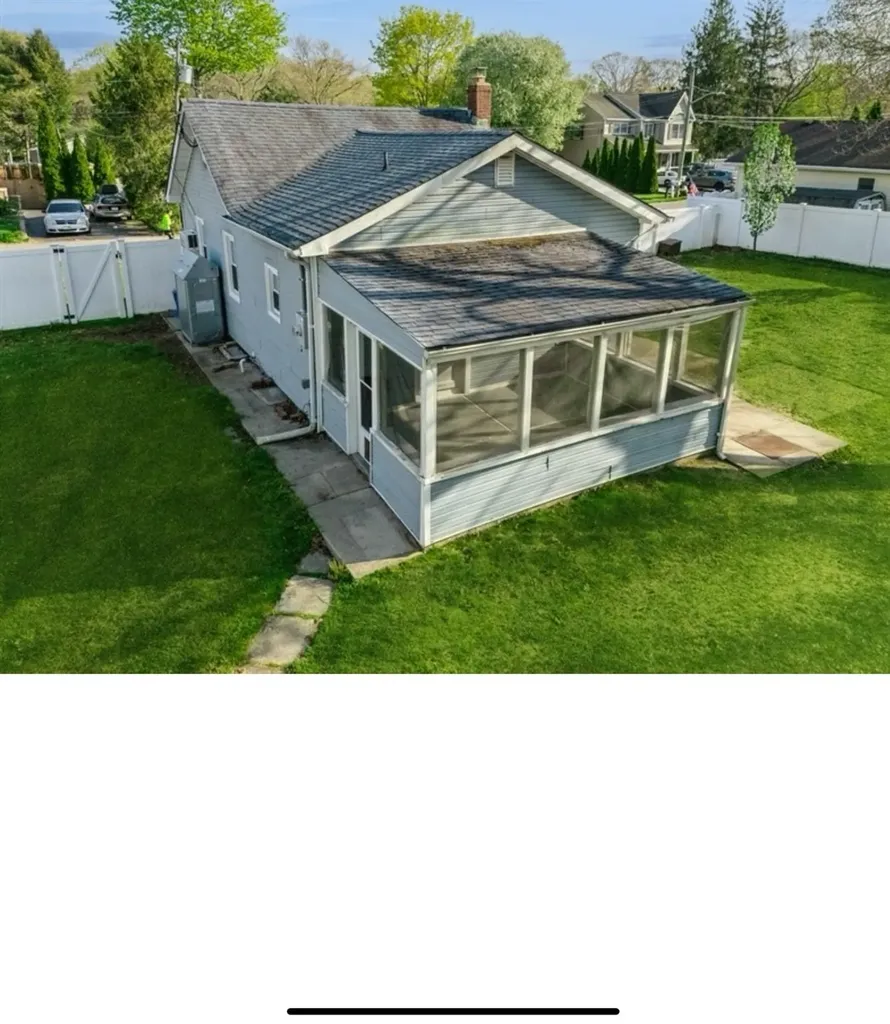 94 16th Street Wading River NY 11792