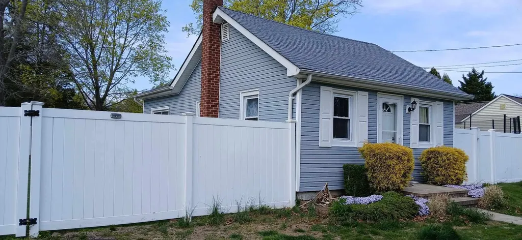 94 16th Street Wading River NY 11792