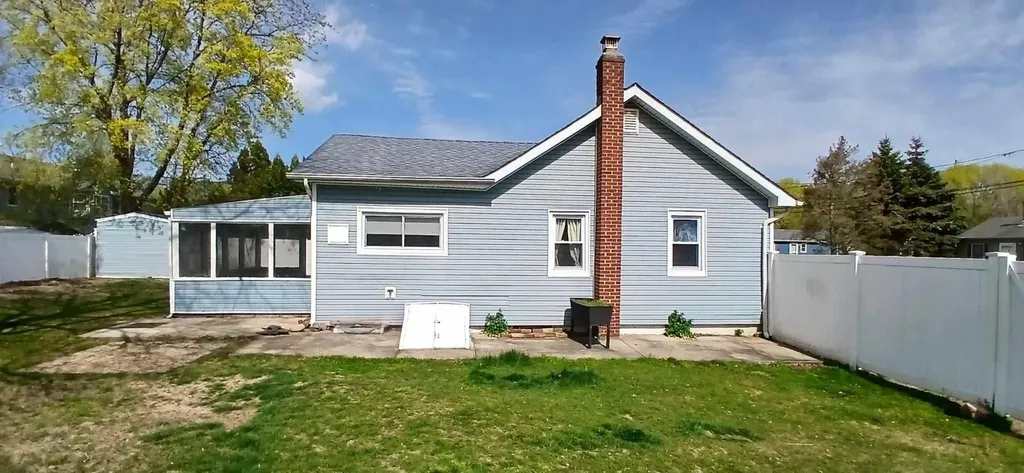 94 16th Street Wading River NY 11792