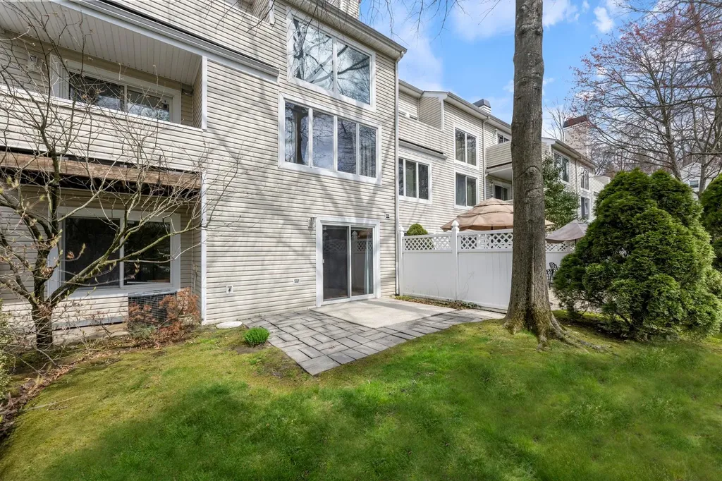 128 Winchester Drive Yonkers NY 10710
