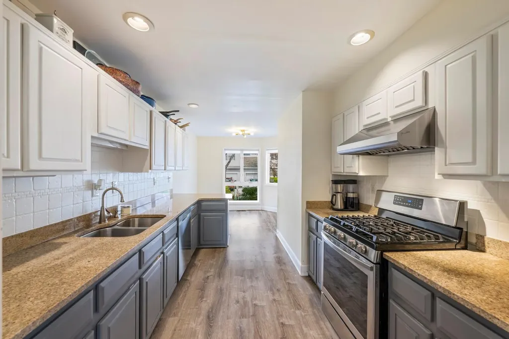 128 Winchester Drive Yonkers NY 10710