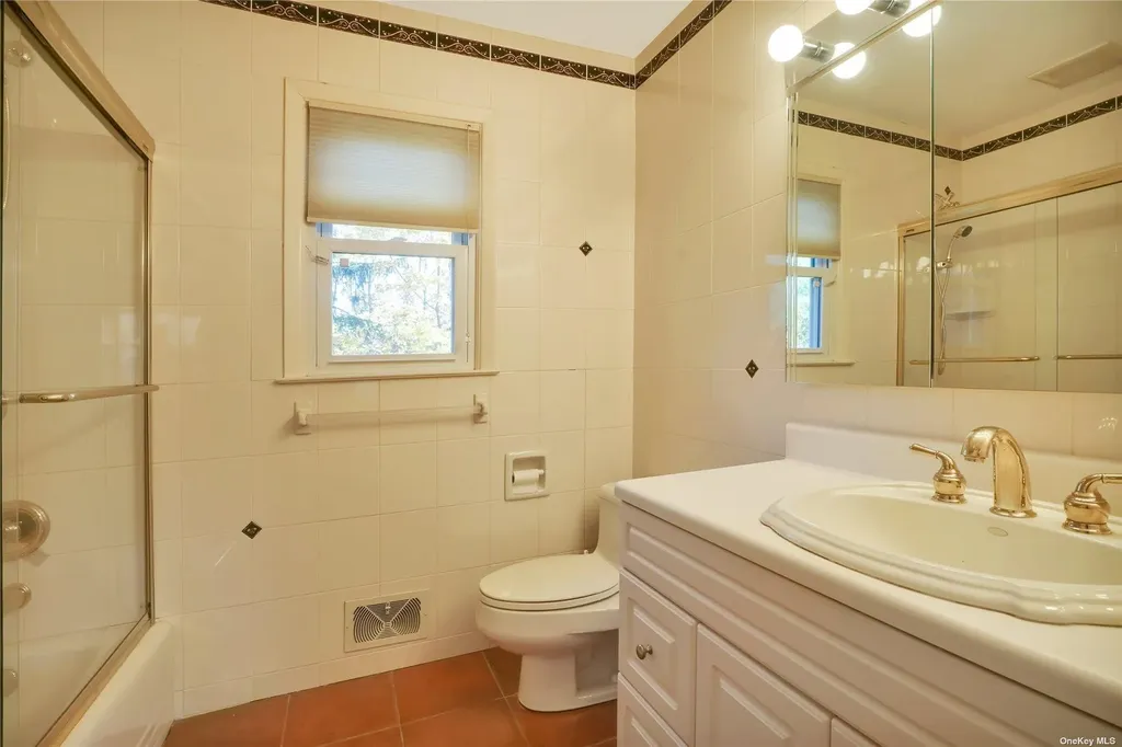220 Jackson Place Hewlett NY 11557