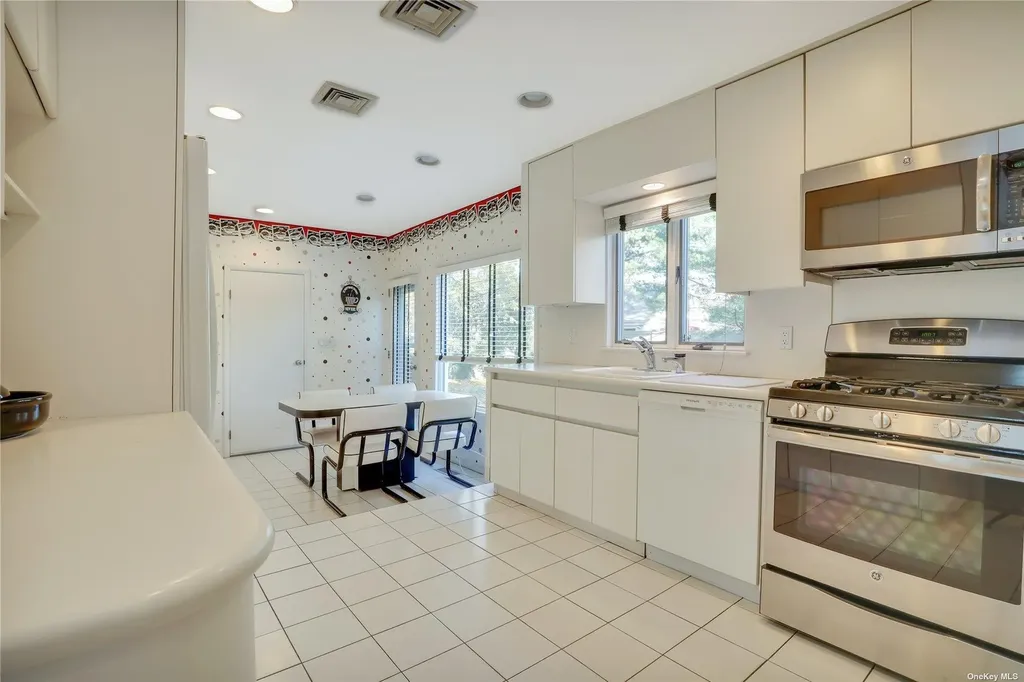 220 Jackson Place Hewlett NY 11557
