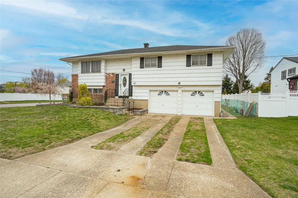 47 Bowling Lane Deer Park NY 11729