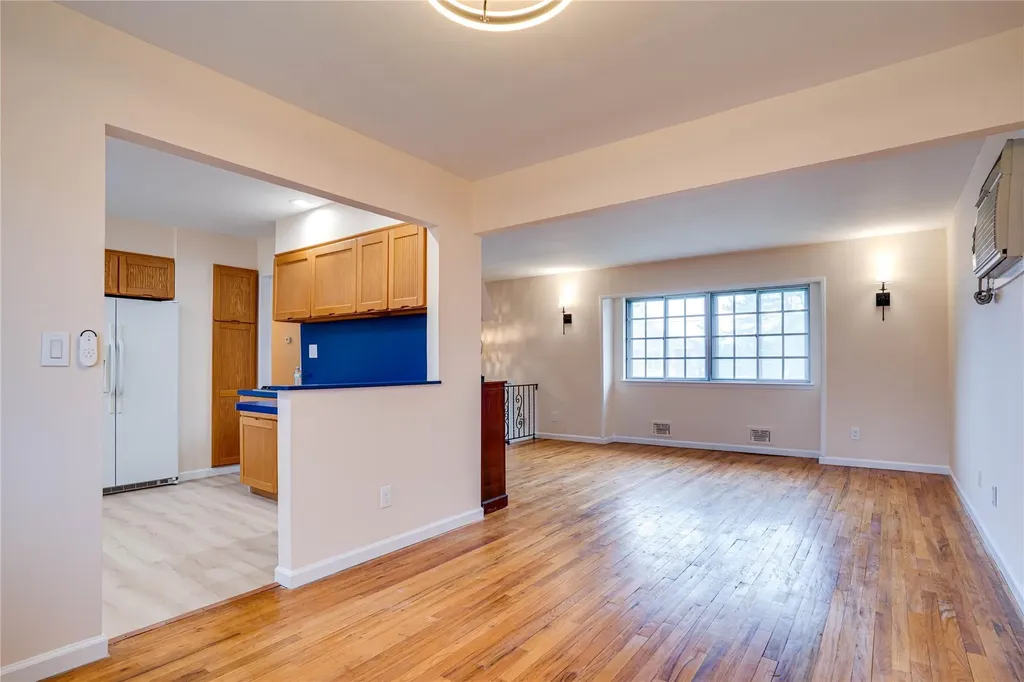 47 Bowling Lane Deer Park NY 11729