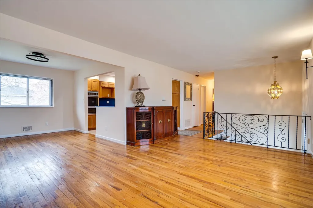 47 Bowling Lane Deer Park NY 11729