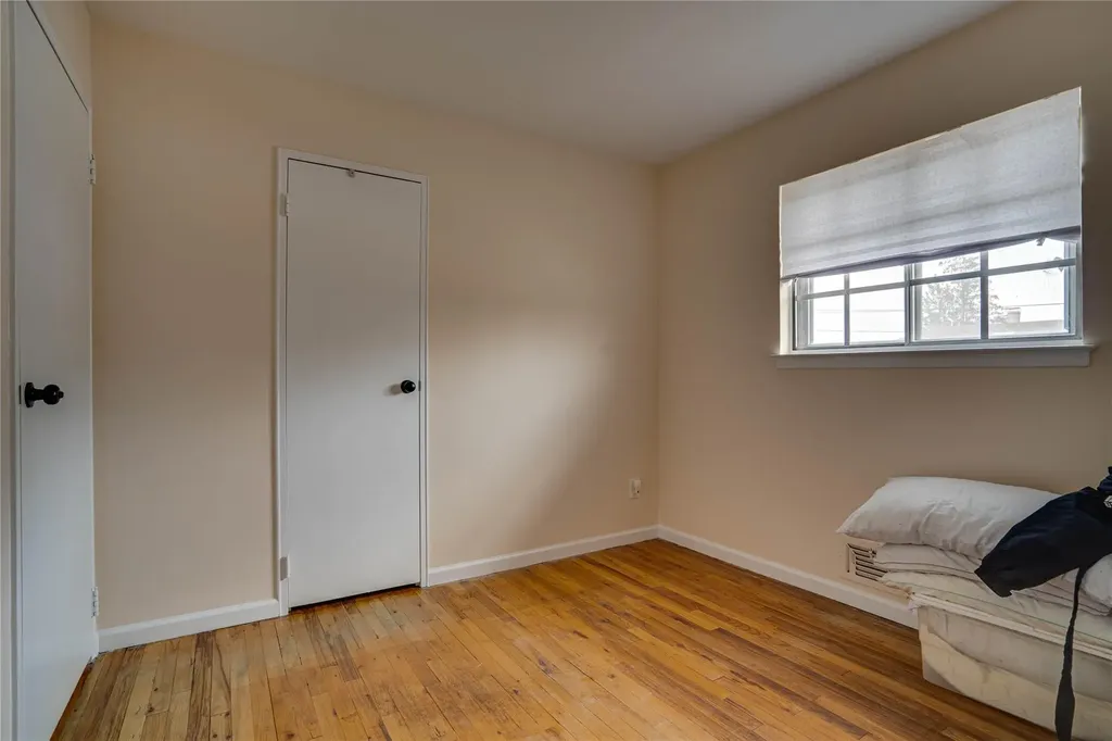 47 Bowling Lane Deer Park NY 11729