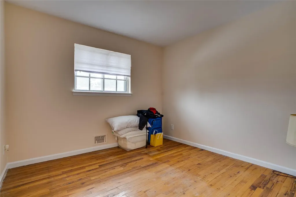 47 Bowling Lane Deer Park NY 11729